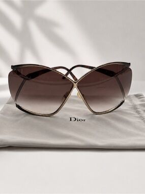 Christian Dior • Very Dior Oversized Gradient Sunglasses - Brown Gold - Italy